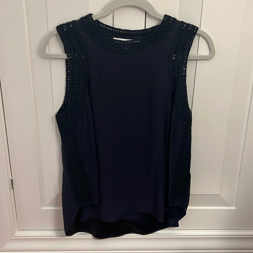 Elizabeth and James top
